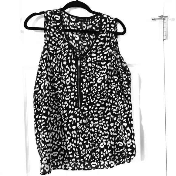 Apt. 9 Tops - Apt 9 zip front tank blouse, size L